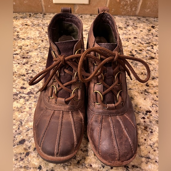 UGG Heather Brown Waterproof Ankle Boot size 7.5